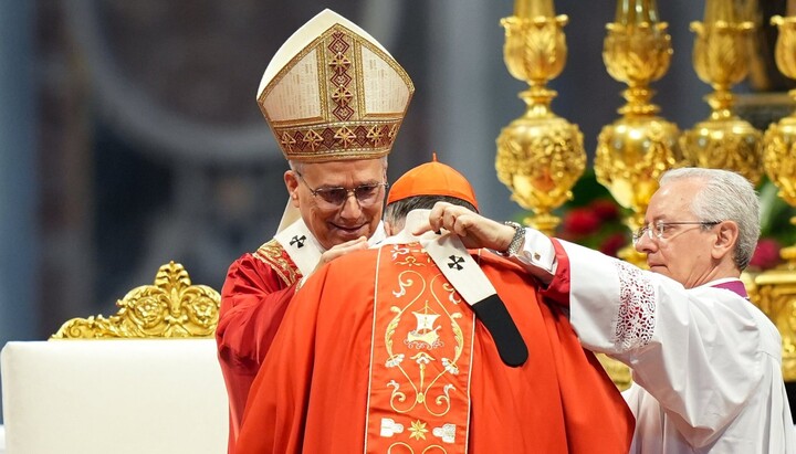 Cardinal McElroy receives the pallium from Pope Leo. Source: Catholic Standard
