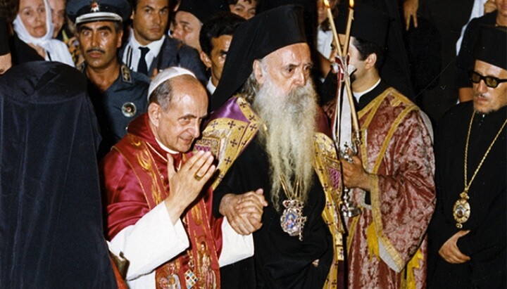 Pope Paul VI and Ecumenical Patriarch Athenagoras attend a prayer service in Jerusalem in January 1964. Photo: Giancarlo Giuliani, Catholic Press Photo