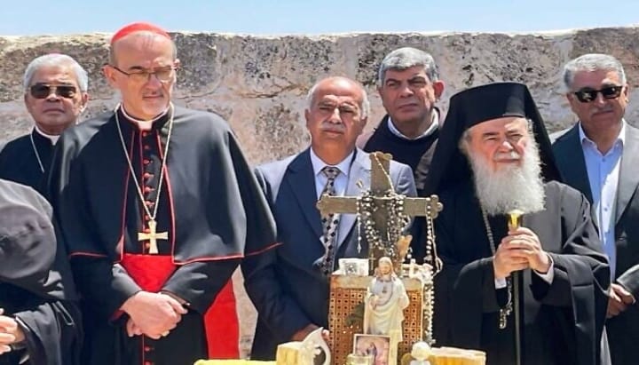 Patriarch Theophilos III of Jerusalem (center right) and Latin Patriarch of Jerusalem Pierbattista Pizzaballa (center left) participate in a prayer ceremony. Photo: Times of Israel