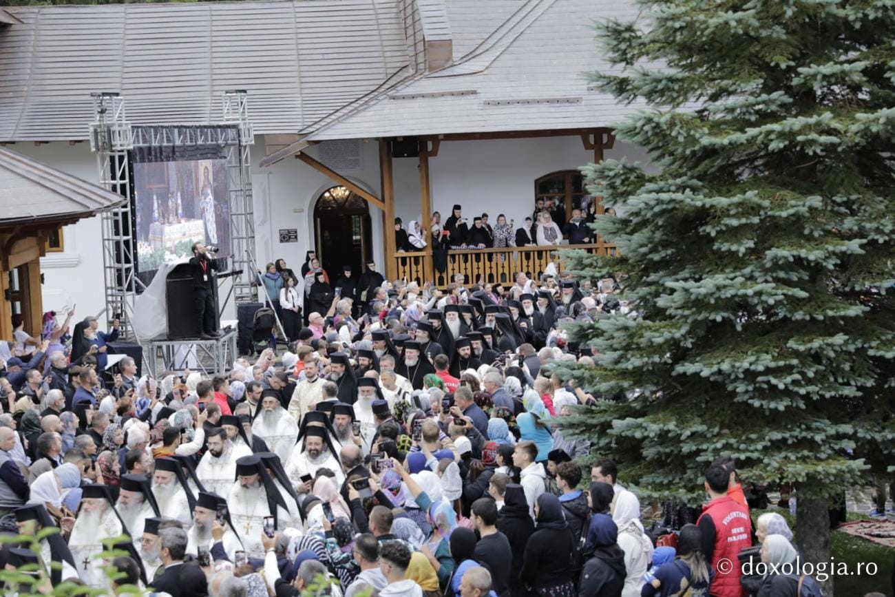 Hierarchs and pilgrims gathered at Sihăstria Monastery for the canonization