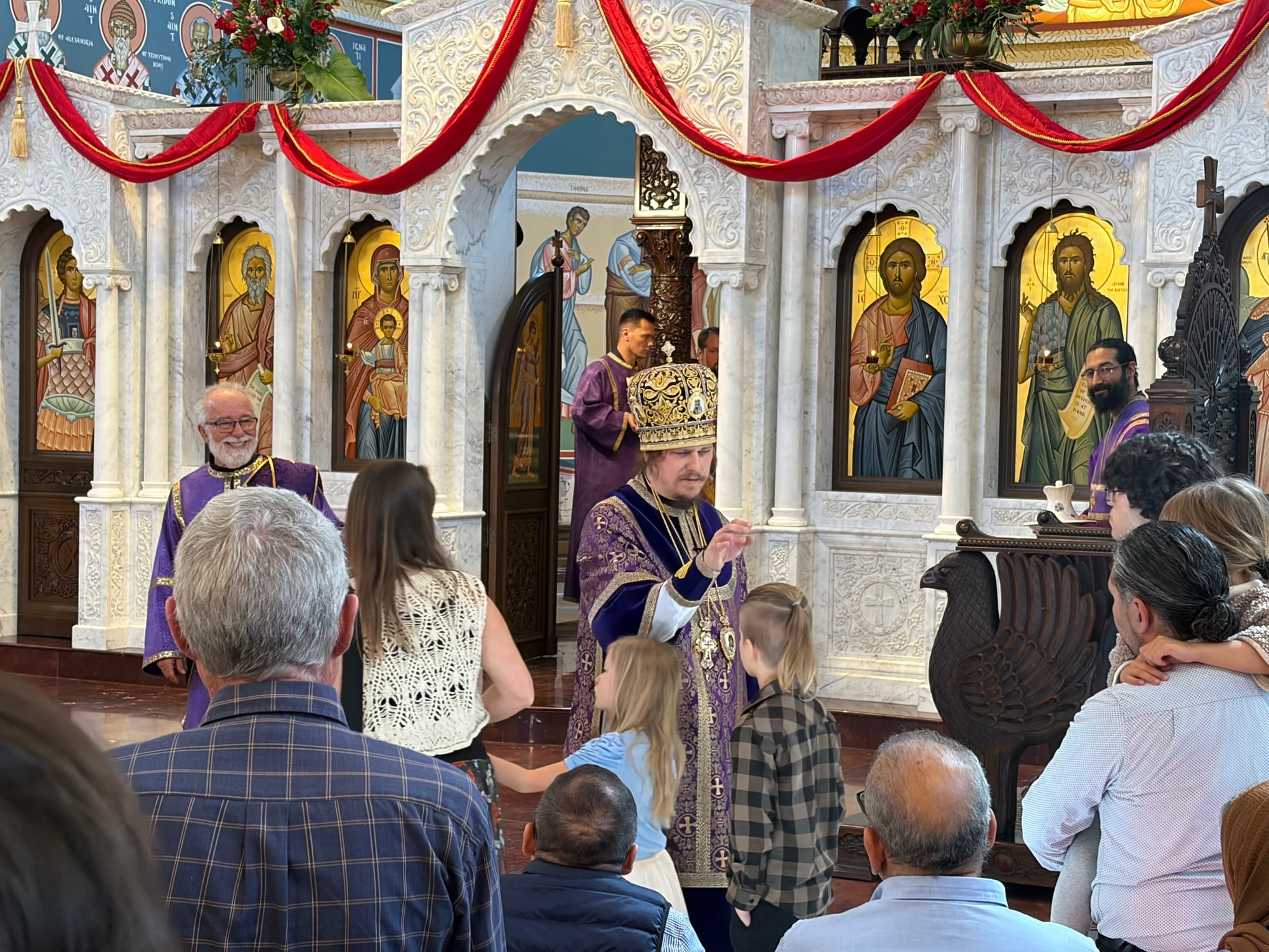 Bp. Vasily blesses more than 300 catechumens during the Divine Liturgy at St. Andrew Orthodox Christian Church. Photo: Aaron Hickman/UOJ-USA