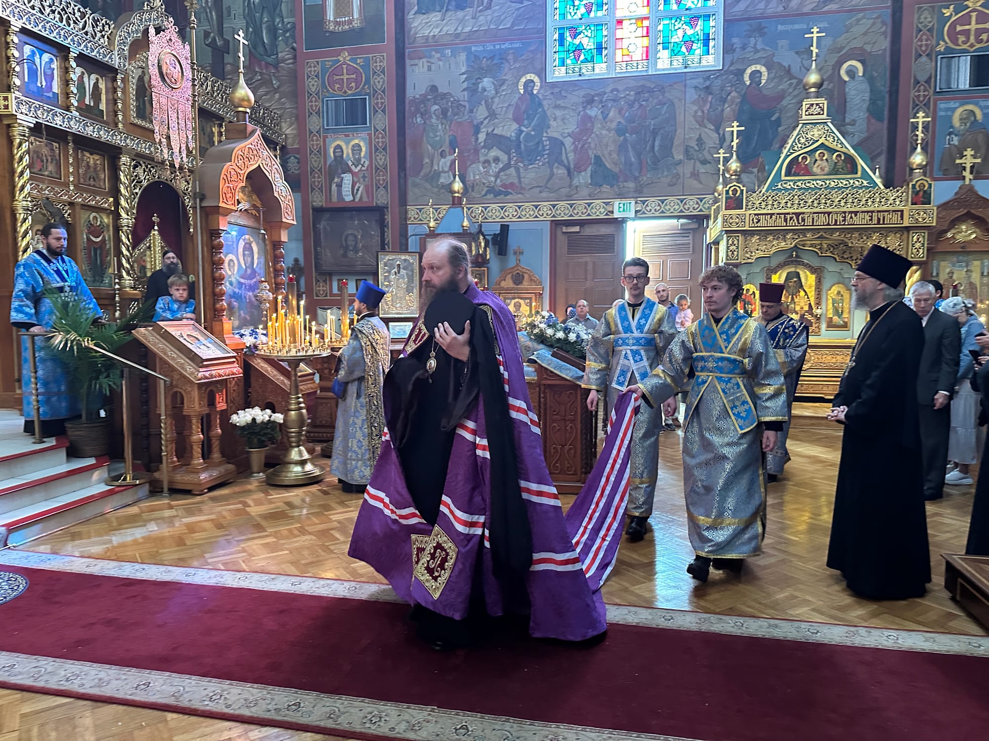 Bp. Peter vested with the mantiya. Photo: Kyria Gorny