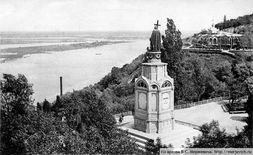 Monument to St. Vladimir. Merchants' Garden. Phototype by Scherer, Nabholz & Co. Moscow. Scanned from a postcard in the series 