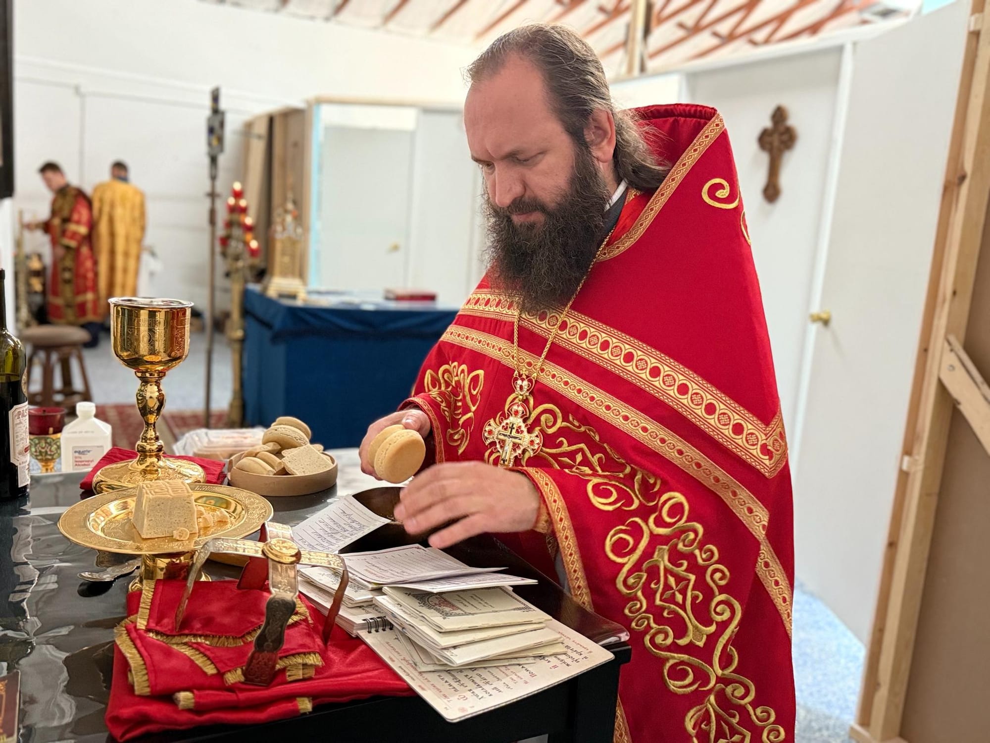 Archimandrite Stefan (Khilchuk) during Proskomedia 