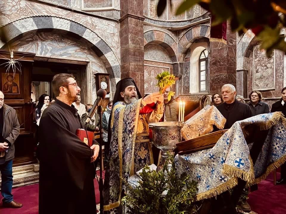 Archimandrite Dionysios celebrates Theophany with the Blessing of the Waters. Photo: exapsalmos.gr
