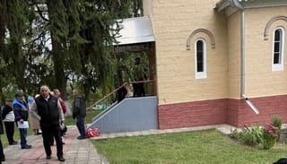 Breaking into the UOC church in Nahoriany. Photo: UOJ