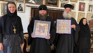 Metropolitan Nicholas gifted Archbishop Theodosius with a painted copy of the Kursk-Root Icon of the Mother of God “of the Sign" at their meeting in Jerusalem. Photo source: synod.com
