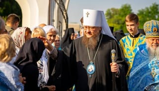 Metropolitan Theodosiy with his flock. Photo: Cherkasy Eparchy