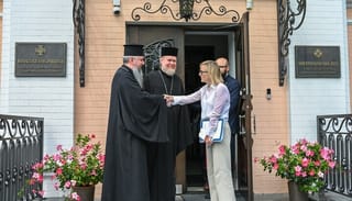 U.S. diplomat Julie Davis meets with Dumenko and Zoria. Photo: OCU