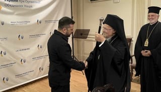 Pat. Bartholomew raises his staff and exclaims "Glory to Ukraine!" to Pres. Volodomyr Zelenskyy. Photo: Office of the President website