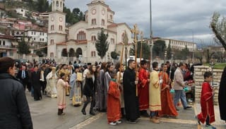 Albanian Orthodox Christians in Theophany procession. Photo: orthochristian.com