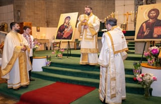 Bp. Andrei celebrates the Divine Liturgy at a Romanian parish in Canada which recently lost its place of worship due to a fire. Photo: Romanian Orthodox Episcopate of America