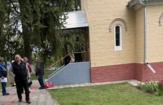 Breaking into the UOC church in Nahoriany. Photo: UOJ