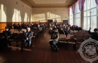Local residents in the village of Myrony vote regarding the fate of the UOC parish. Photo: odessa-life.od.ua