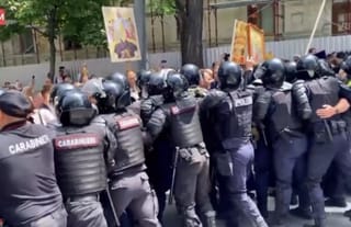In Chisinau, the police blocked the path of the Orthodox.