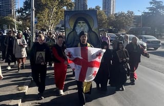 Procession from the house of St. Gabriel to the Samtavro Convent. Photo: MSK