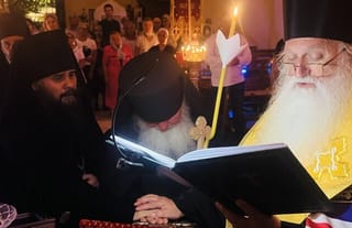 Bishop Benjamin of Boyarka performing a monastic tonsure at the UOC parish in Italy. Photo: Facebook UOC in Italy