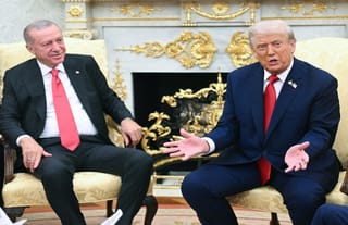 US President Donald Trump meets with Turkey's President Recep Tayyip Erdogan in the Oval Office of the White House in Washington, DC on September 25, 2025. Photo: AFP