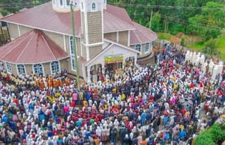 Faithful gather outside of the newly consecrated Cathedral of Saint Mark in Eldoret. Photo: orthodoxiapost.com