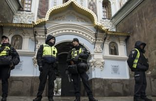 Police at Kyiv-Pechersk Lavra. Photo: UOC