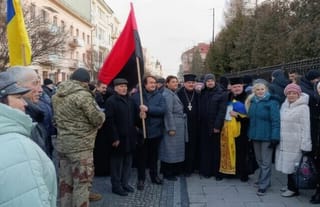 A meeting to "transfer" UOC churches in Chernivtsi. Photo: molbuk