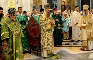 L to R: Abp. Michael, Patr. Porfirije, and Bp. Nikon. Photo: tvhram.rs