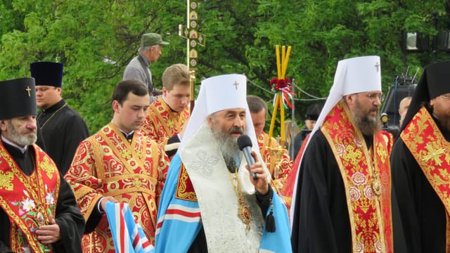 Metropolitan Onuphry speaking at an outdoor prayer service.