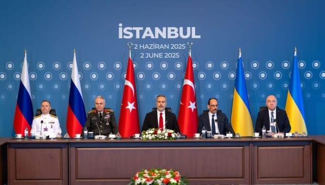 Turkish Foreign Minister Hakan Fidan (center) chairs the Russia-Ukraine talks in Istanbul on Monday. Photo: Murat Gok/Anadolu/Getty Images