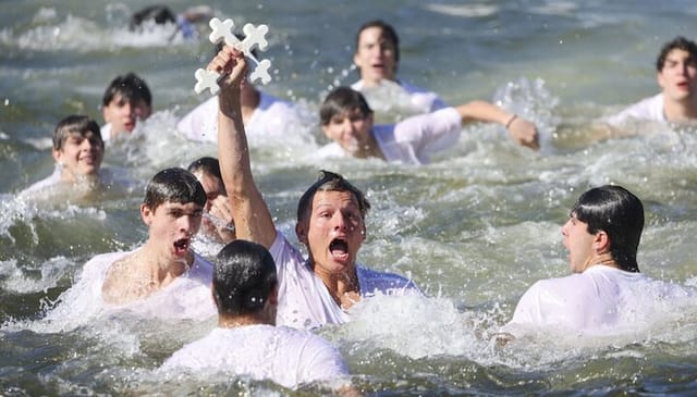 Athos Karistinos retrieves the Holy Cross. Photo: tampabay.com