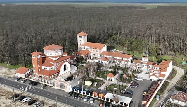 Pantocrator Monastery. Photo: 360cities.net