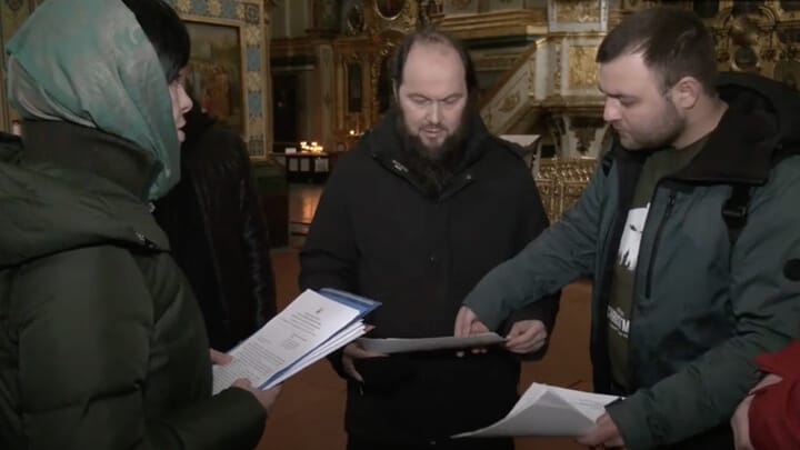 Hierodeacon Pitirim (center) with representatives of the Ministry of Culture. Photo: Screenshot "Suspilne Ternopil"