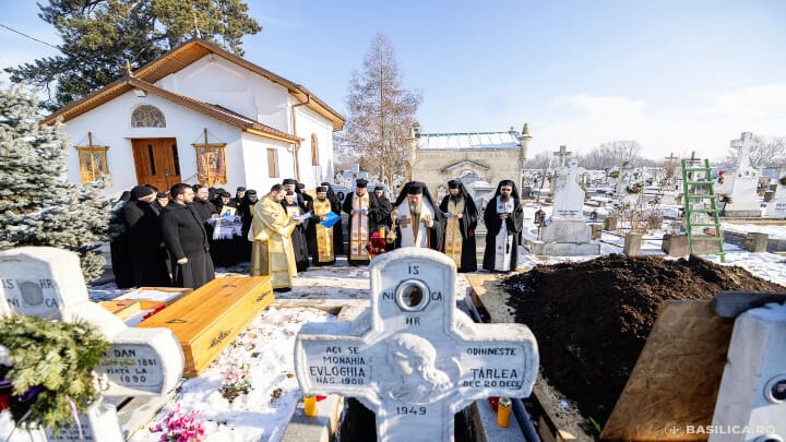 The relics of St. Evloghia were exhumed on Thursday at the Samurcășești-Ciorogârla Monastery. Photo: Raluca Ene/Basilica News Agency
