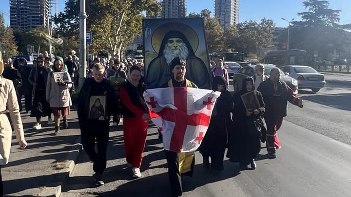 Procession from the house of St. Gabriel to the Samtavro Convent. Photo: MSK