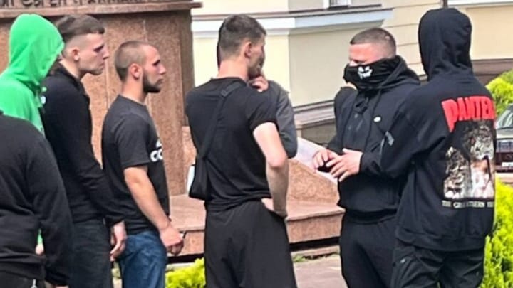OCU militants receiving instructions from a coordinator on UOC cathedral grounds. [CREDIT: UOJ/SPZh]