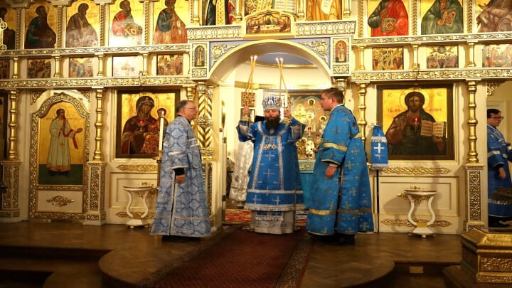 Met. Nicholas celebrates the Feast of the Entry of the Theotokos into the Temple. Photo: T. Veselkina/Media Office of the Eastern American Diocese