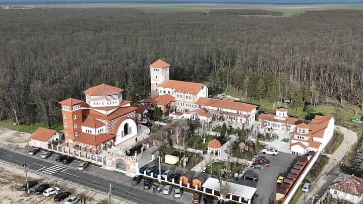 Pantocrator Monastery. Photo: 360cities.net
