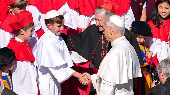 Leo meets Cupich, students from Chicago. Source: Chicago Catholic