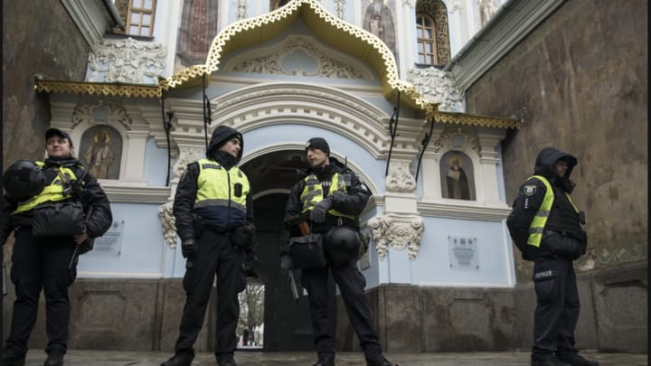 Police at Kyiv-Pechersk Lavra. Photo: UOC