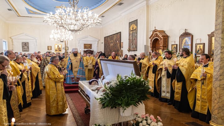 Met. Nicholas presides over the funeral service for Protodeacon Nicolas Mokhoff. Photo: G. Konyev/Media Office of the Eastern American Diocese
