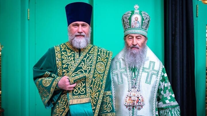 Protodeacon Vadym Novynskyi and Metropolitan Onuphry. Photo: Novinsky's Facebook