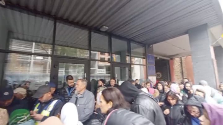 Faithful outside of the Kyiv Appellate Court. [CREDIT: UOJ - SPZh]