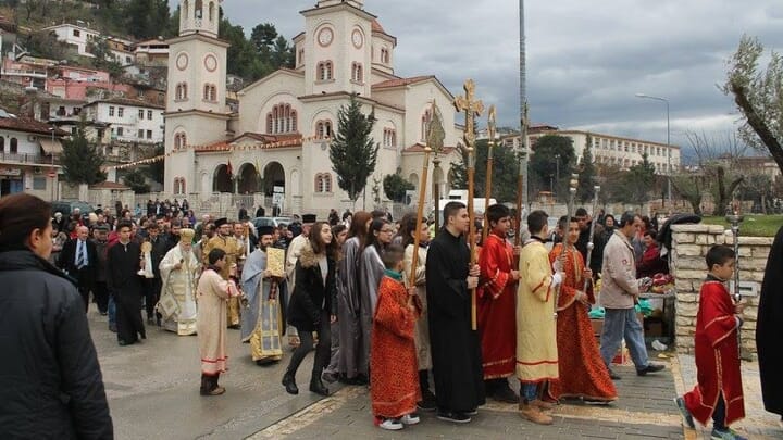 Albanian Orthodox Christians in Theophany procession. Photo: orthochristian.com