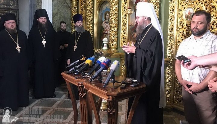 Metropolitan Anthony (Pakanich) at a briefing