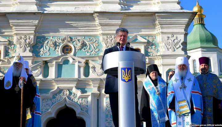 “Prayerful standing for autocephaly” on Sophia Square in Kiev