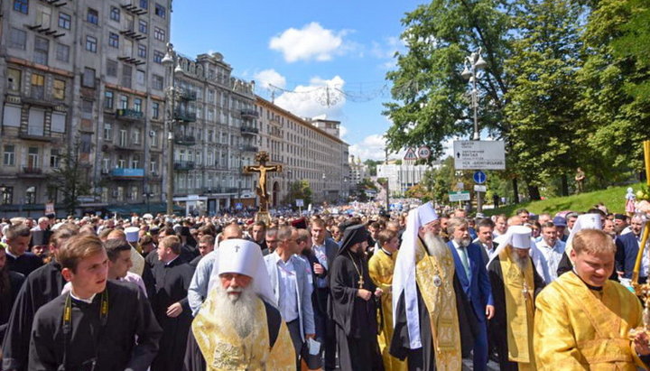 Participants of the Great Cross Procession. Photo: Information and Education Department