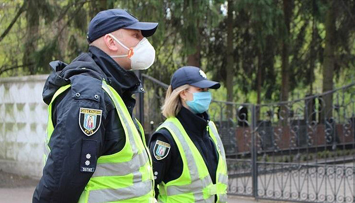 National Police will ensure that quarantine requirements are maintained at cemetries. Photo: npu.gov.ua