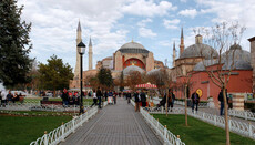 Imam calls on Muslims to prayer from Hagia Sophia for first time since 1934