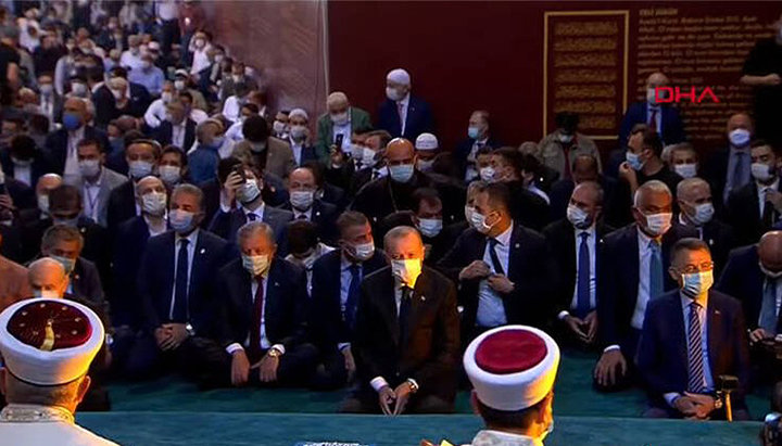 First Muslim prayer in Hagia Sophia. Photo: dha.com.tr