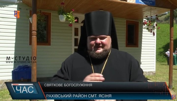 The OCU “hierarch” in Transcarpathia Varsonofiy Rudnik “called for peace” on camera. Photo: a screenshot / YouTube / M-studio TV company