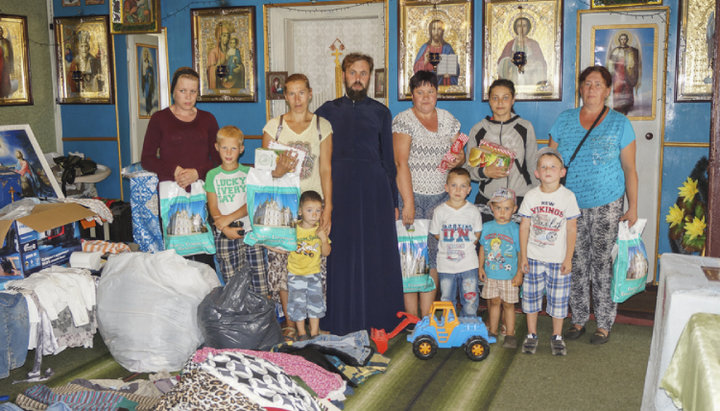 The Social Department of the Kyiv-Pechersk Lavra handed over aid to low-income families. Photo: lavra.ua